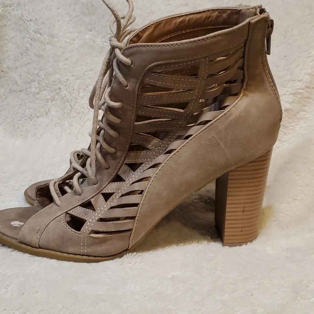 Report Elwa Heels SZ 8.5